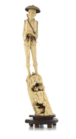 AVORIO GRANDE SCULTURA IN AVORIO, CINA, INIZIO XX SECOLO, raffigurante...