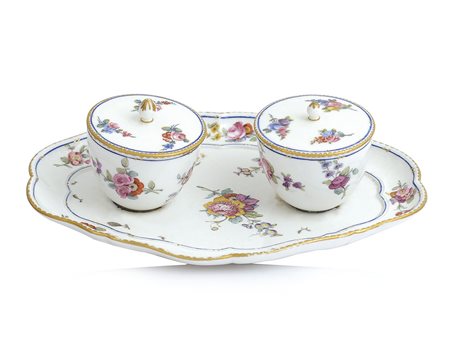 SEVRES CALAMAIO IN PORCELLANA, SEVRES, XVIII SECOLO, vaschetta sagomata con...