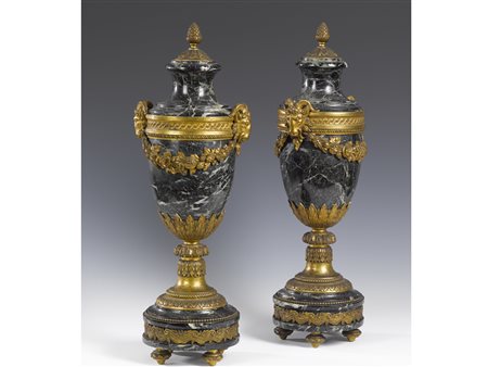 Coppia di vasi in marmo verde e bronzo dorato Epoca fine XIX secolo Altezza...
