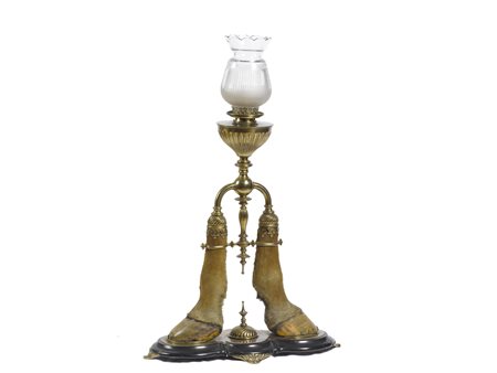 Antony Redmile (1937) Lampada Materiali misti e piedi di cavallo Altezza 93...