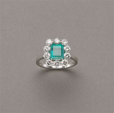 Anello in platino con dieci diamanti rotondi taglio a brillante per...