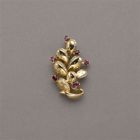 Spilla/ciondolo a guisa di cactus con diamanti rotondi e rubini di forma a...