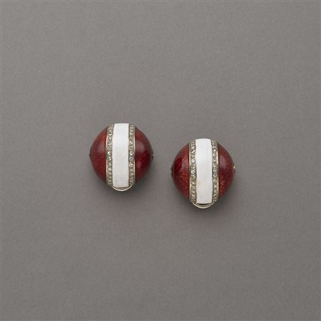 Orecchini a clips di mezze boules in oro giallo con diamanti rotondi taglio...