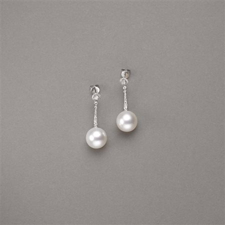 Orecchini pendenti in oro bianco con diamanti taglio a brillante ct.0,46...