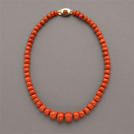 Collana in corallo mediterraneo arancio/rossastro a barilotto sfaccettato...