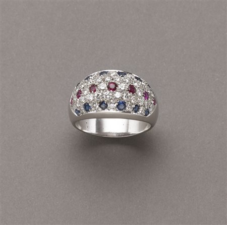 Anello a fascia in oro bianco con pavé di diamanti rotondi taglio a brillante...