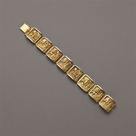 Bracciale in oro giallo ad otto moduli scolpiti con immagini sacre, g.106,90...