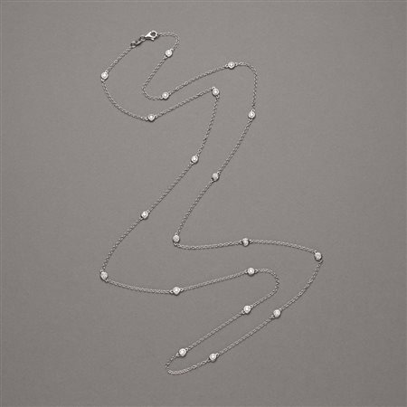Long Chain in oro bianco con intercalati venti diamanti rotondi taglio a...
