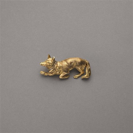 Spilla in oro giallo a guisa di volpe con collare di diamanti irregolari g....