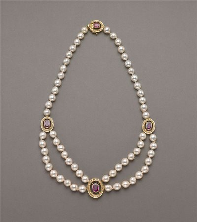 Collier di perle Akoja bianche coltivate con al centro doppio filo montato a...