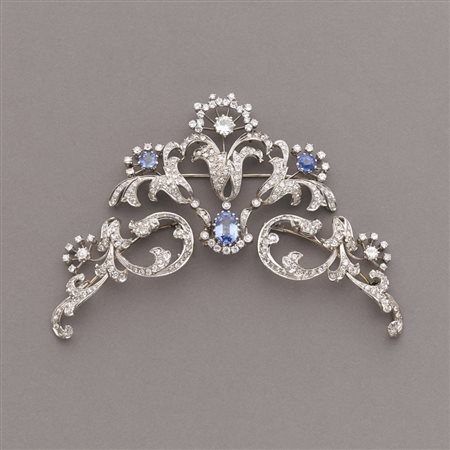 Diadema in platino del 1920 circa composto da tre spille scomponibili con al...