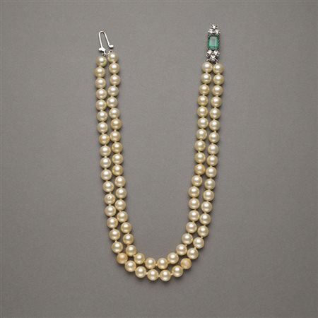 Collier a due fili di perle di vasca tenuti con chiusura in oro bianco con al...