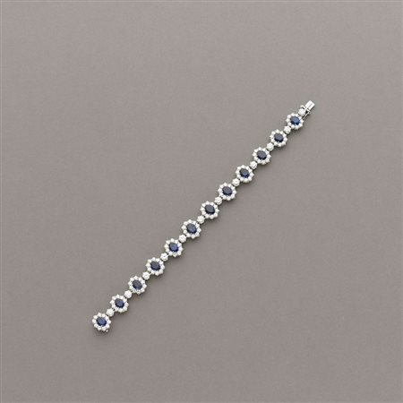Bracciale in oro bianco a griffes con dodici zaffiri taglio ovale ct...