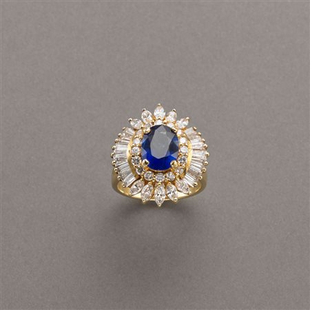 Anello in oro giallo con zaffiro centrale ovale taglio composito ct. 2,25...