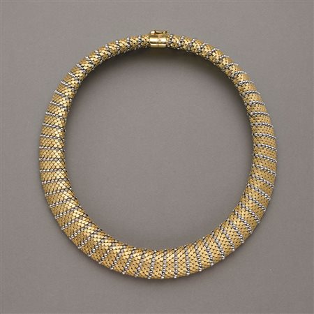 Affascinante collier a lamelle in oro giallo satinato distanziate da piccole...