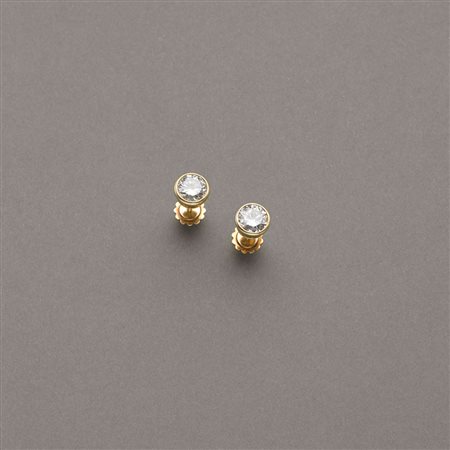 Orecchini in oro giallo con due punti luce di ct.1,95 complessivi, g.4,00...