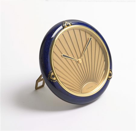 CARTIER Orologio da scrittoio in metallo dorato e laccato a finto...