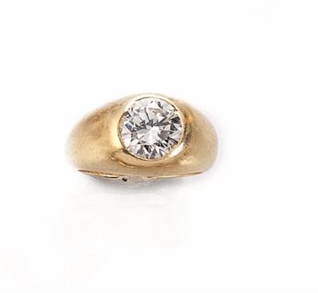 ANELLO IN ORO GIALLO E DIAMANTE realizzato a fascia in oro giallo con al...