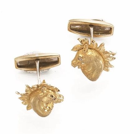 PAIO DI GEMELLI IN ORO GIALLO, ORO BIANCO E DIAMANTIciascuno disegnato come...