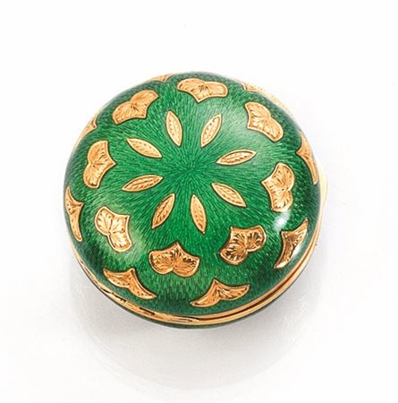 TRE SCATOLINE IN ORO GIALLO E SMALTIrispettivamente con profilo rettangolare...