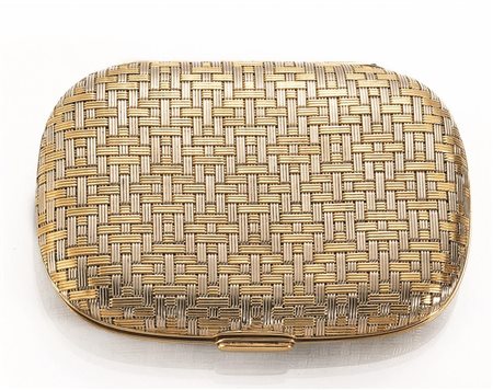 PORTACIPRIA IN ORO BIANCO E ORO GIALLOdi forma rettangolare sagomata lavorata...