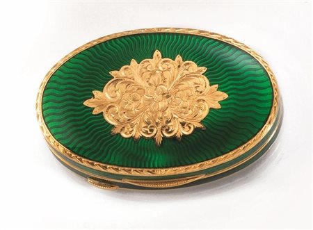 TRE SCATOLINE IN ORO GIALLO E SMALTIrispettivamente di forma rettangolare...