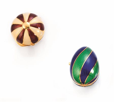 DUE SCATOLINE IN ORO GIALLO E SMALTIrispettivamente di forma circolare...