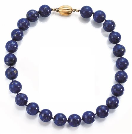 COLLANA IN ORO GIALLO E LAPISLAZZULIrealizzata ad una fila di sfere in...