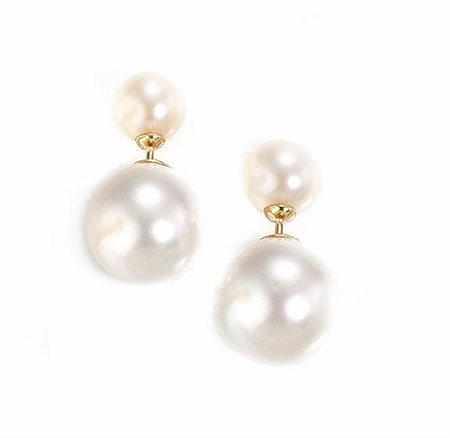 PAIO DI ORECCHINI IN ORO GIALLO E PERLE ciascuno con doppia perla di cui una...