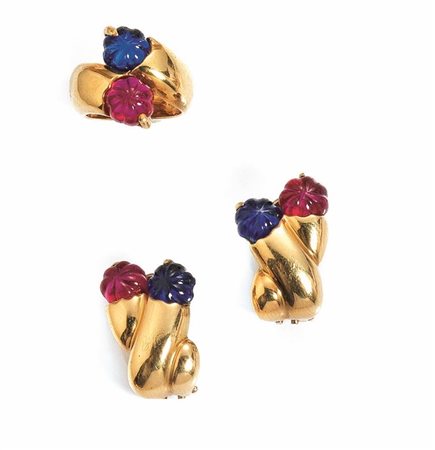 DEMI PARURE IN ORO GIALLO, RUBINI SINTETICI E ZAFFIRI SINTETICI COMPOSTA DA...