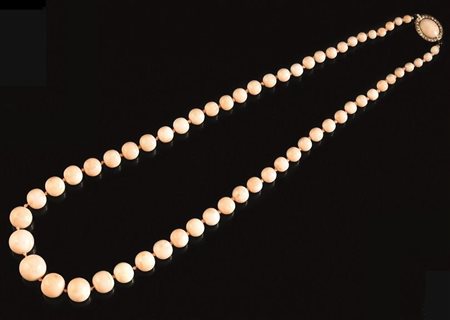 PARURE IN ORO GIALLO, CORALLO E DIAMANTI COMPOSTA DA COLLANA, PAIO DI...