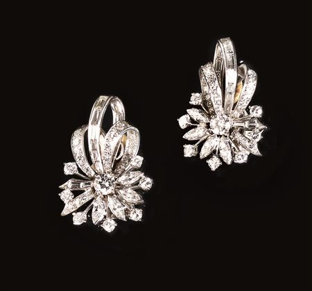PAIO DI ORECCHINI, RAYMOND C. YARD, IN ORO BIANCO E DIAMANTIciascuno...