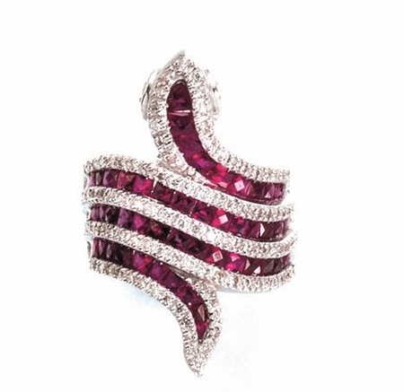 ANELLO IN ORO BIANCO, RUBINI E DIAMANTImodellato come un serpente interamente...