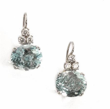 PAIO DI ORECCHINI PENDENTI IN ORO BIANCO, ACQUEMARINE E DIAMANTIciascuno...