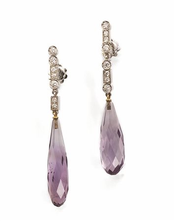 PAIO DI ORECCHINI PENDENTI IN ORO BIANCO, ORO GIALLO, AMETISTE E...