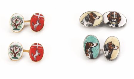 TRE PAIA DI GEMELLI IN ARGENTO, ORO GIALLO E SMALTIdue di forma ovale...