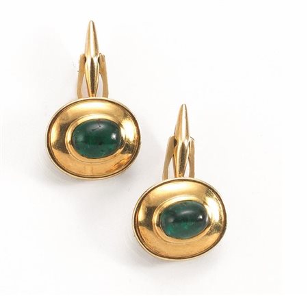 PAIO DI GEMELLI IN ORO GIALLO E SMERALDIciascuno di forma ovale con smeraldo...
