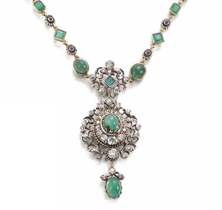 COLLANA IN ORO GIALLO, ORO BIANCO, RUBINI, SMERALDI E DIAMANTIrealizzata ad...