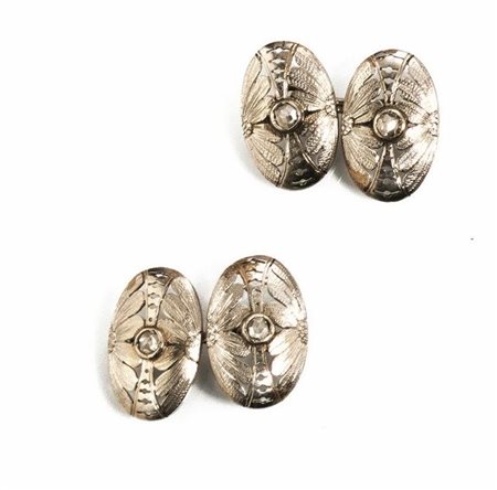 GEMELLI IN ORO BIANCO E DIAMANTI ciascuno di forma ovale in oro satinato...