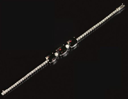 BRACCIALE IN ORO BIANCO, SPINELLI E DIAMANTIrealizzato ad una fila di...