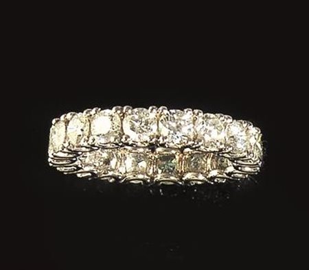 ANELLO ETERNITY IN ORO BIANCO E DIAMANTIrealizzato ad una fila di brillanti...