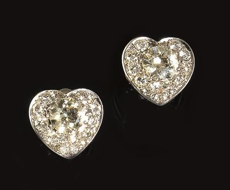 PAIO DI ORECCHINI IN ORO BIANCO E DIAMANTIciascuno realizzato a forma di...