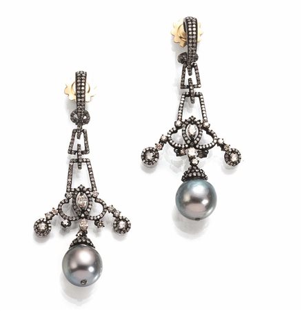 PAIO DI ORECCHINI PENDENTI IN ORO GIALLO, ORO BRUNITO, PERLA TAHITI E...