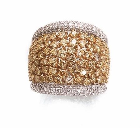 ANELLO IN ORO BIANCO, DIAMANTI INCOLORI E GIALLIrealizzato a fascia alta...