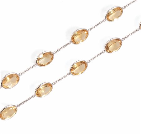 LUNGA COLLANA IN ORO BIANCO E QUARZI CITRINIrealizzata ad una fila di citrini...