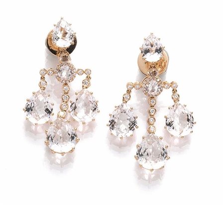 PAIO DI ORECCHINI PENDENTI IN ORO ROSA, TOPAZI E DIAMANTIciascuno realizzato...