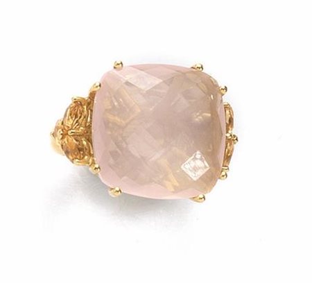 ANELLO IN ORO GIALLO, QUARZO CITRINO E ROSAal centro un quarzo rosa...