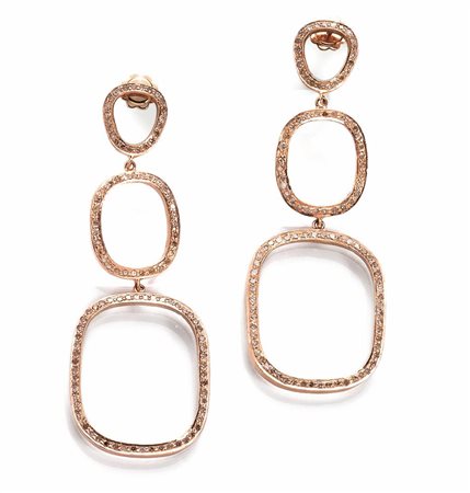 PAIO DI ORECCHINI PENDENTI IN ARGENTO DORATO, ORO ROSA E DIAMANTIciascuno...