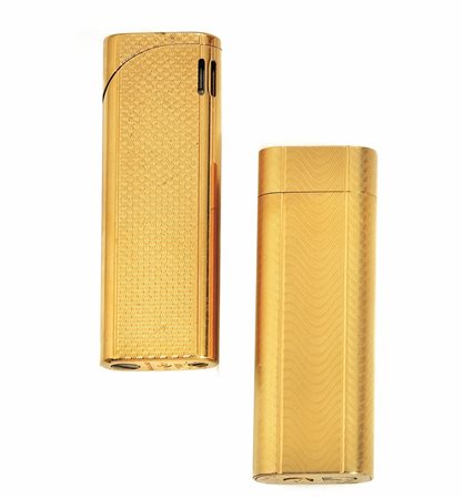 DUE ACCENDINI, CARTIER E SAVINELLI, IN ORO GIALLOrispettivamente cesellati a...