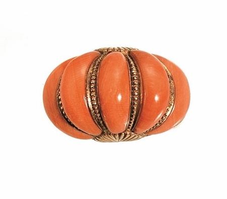 ANELLO IN ORO GIALLO 9 K E CORALLOrealizzato con cinque cabochon in corallo...